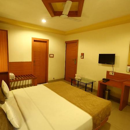 Hotel Paradise 印多尔 外观 照片